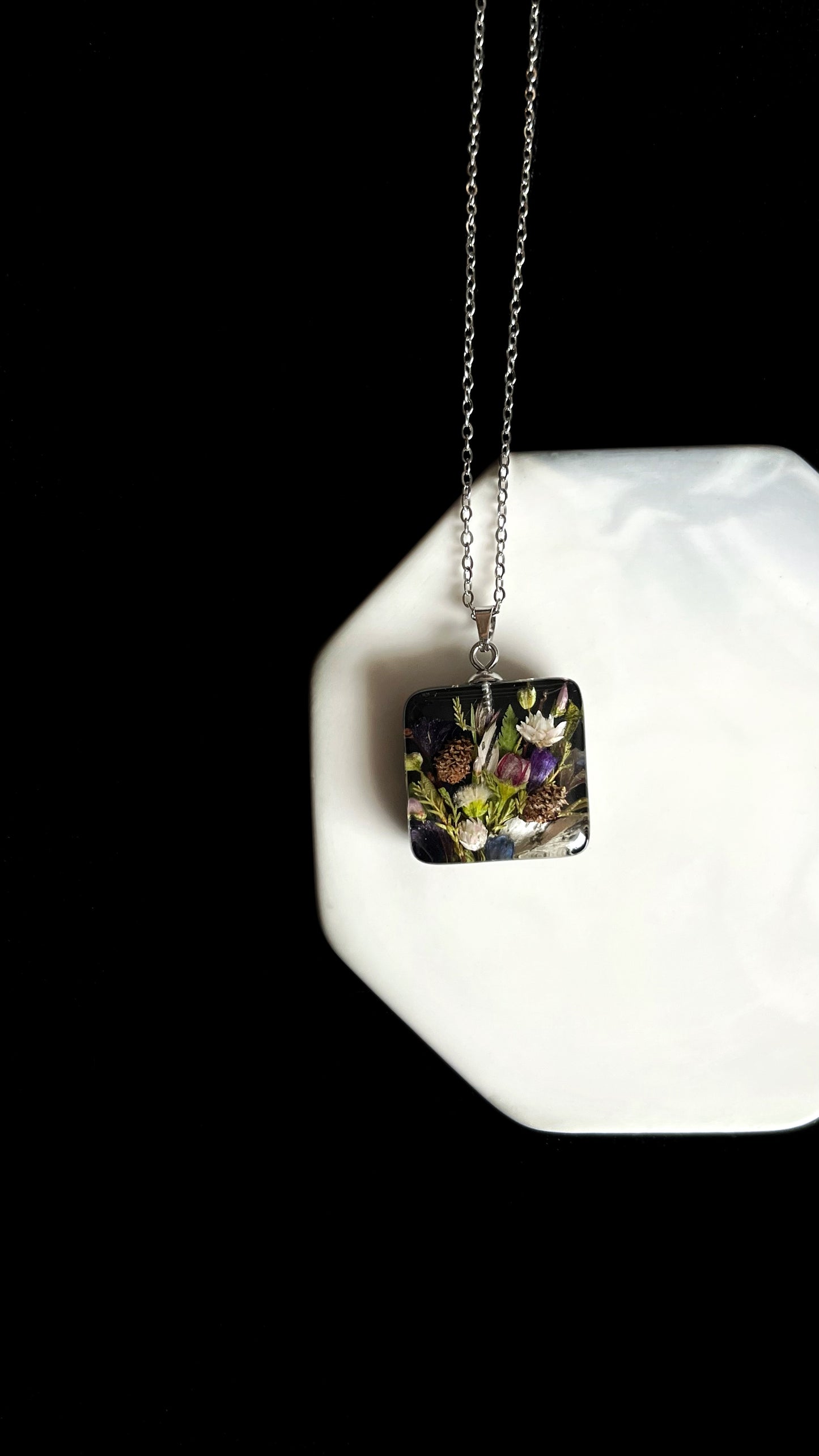 Mixed flower pendant
