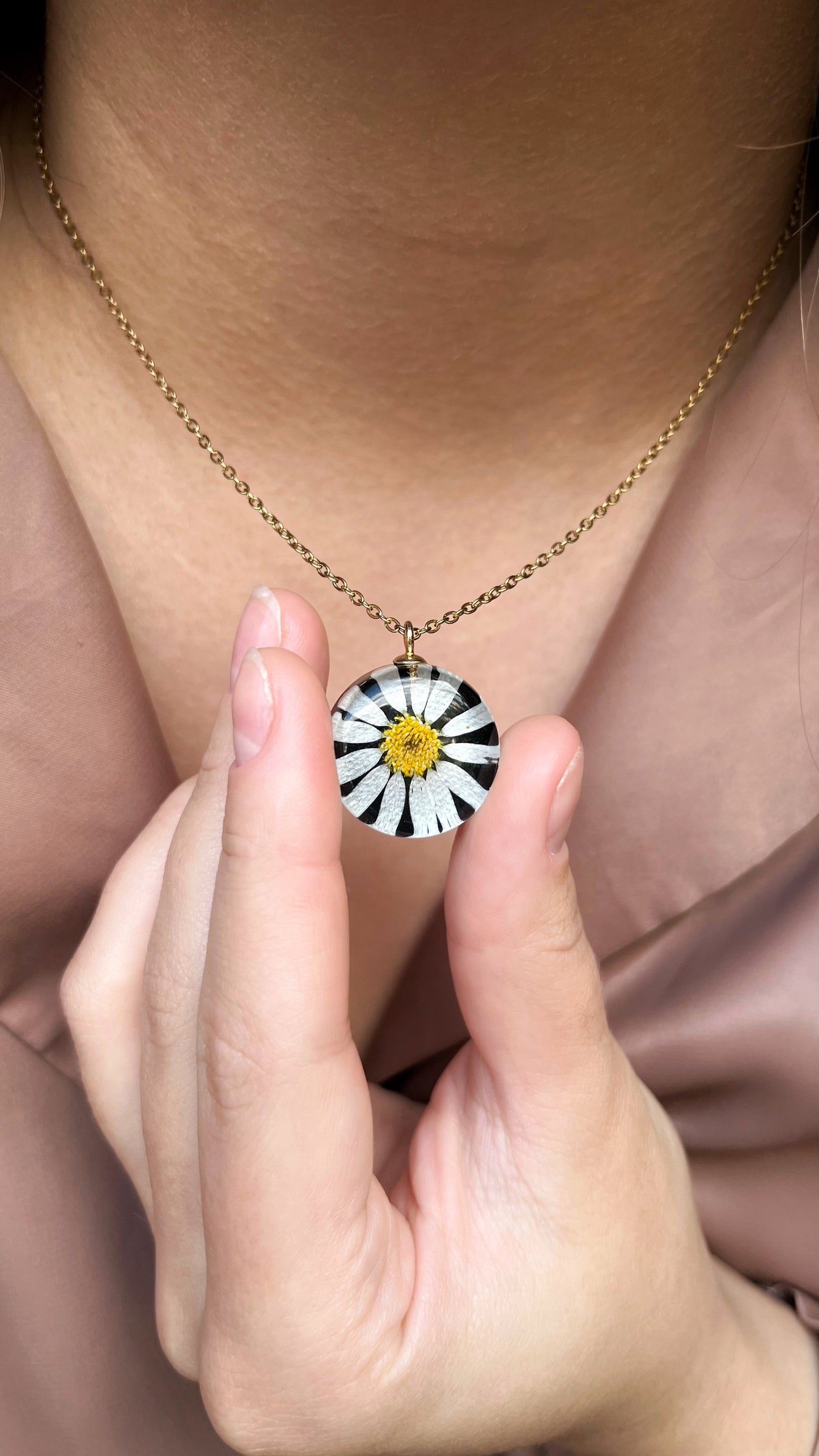 Daisy pendant