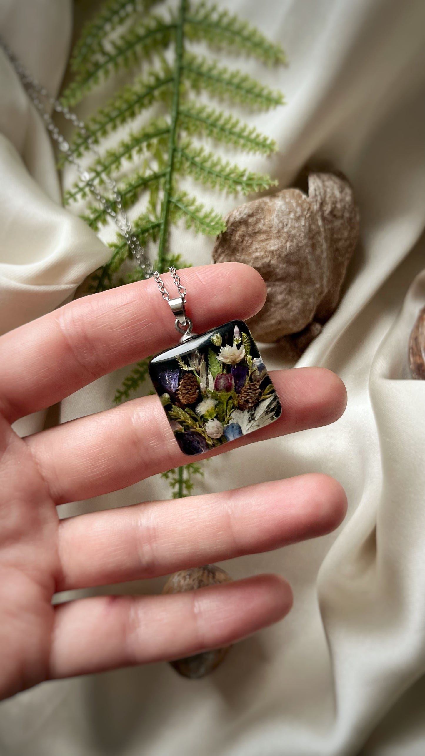 Mixed flower pendant