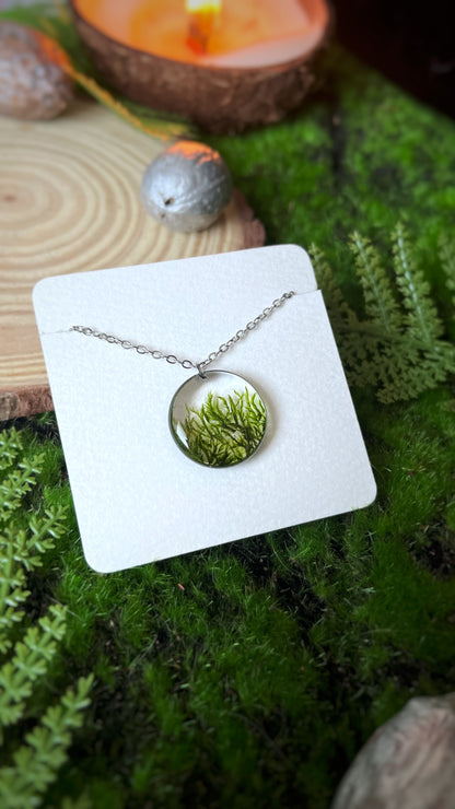 Moss pendant