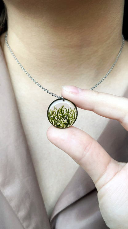 Moss pendant