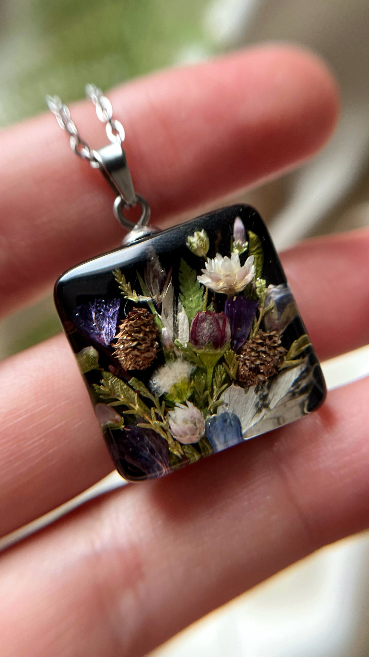 Mixed flower pendant