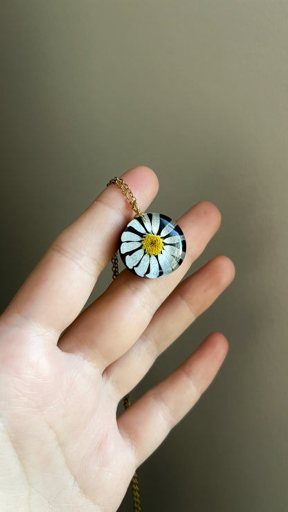 Daisy pendant