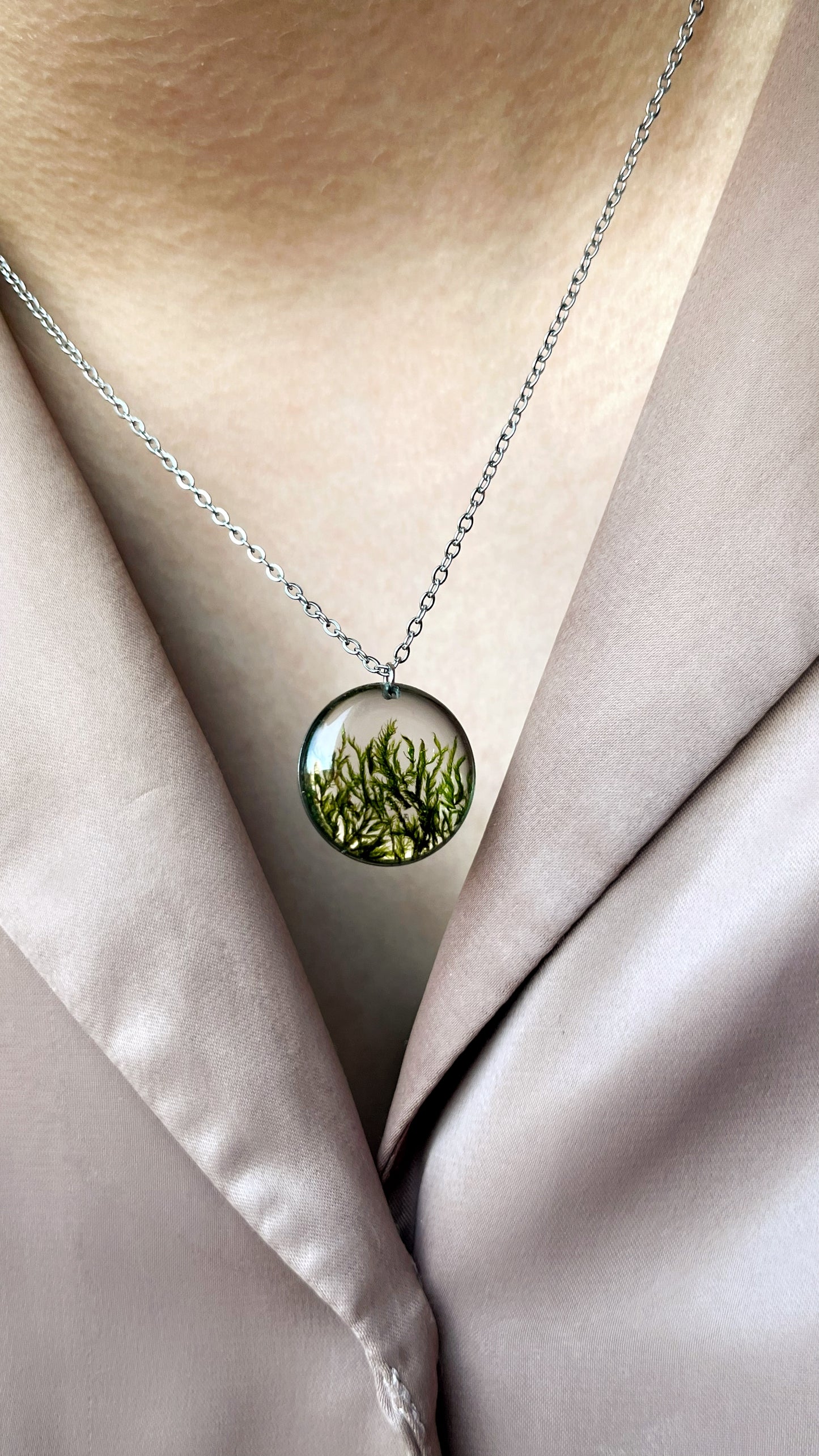 Moss pendant