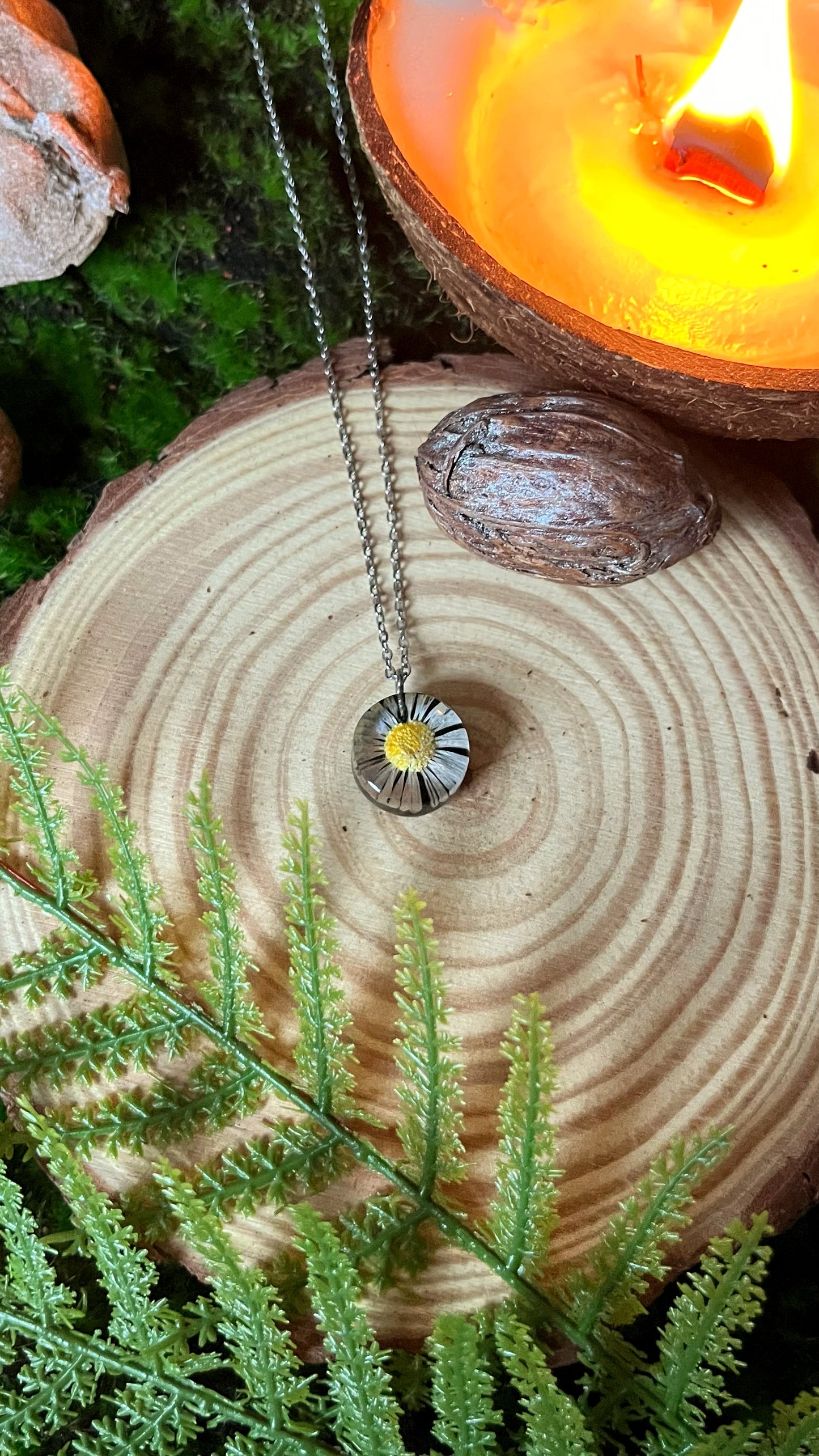 Daisy pendant