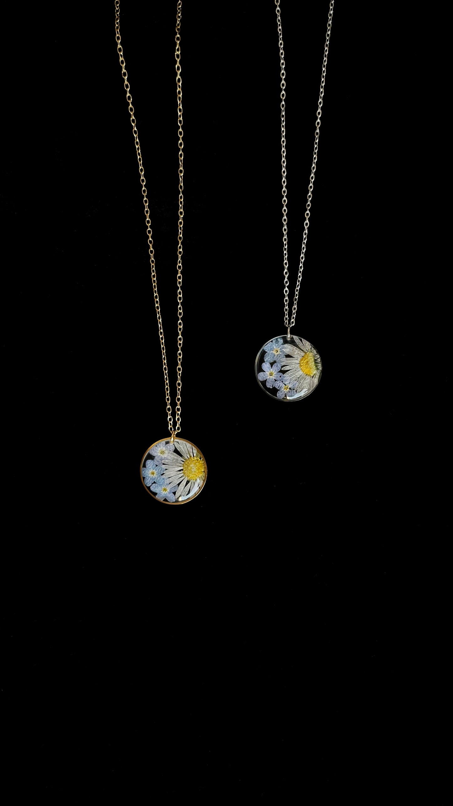 Daisy & forget-me-not pendant