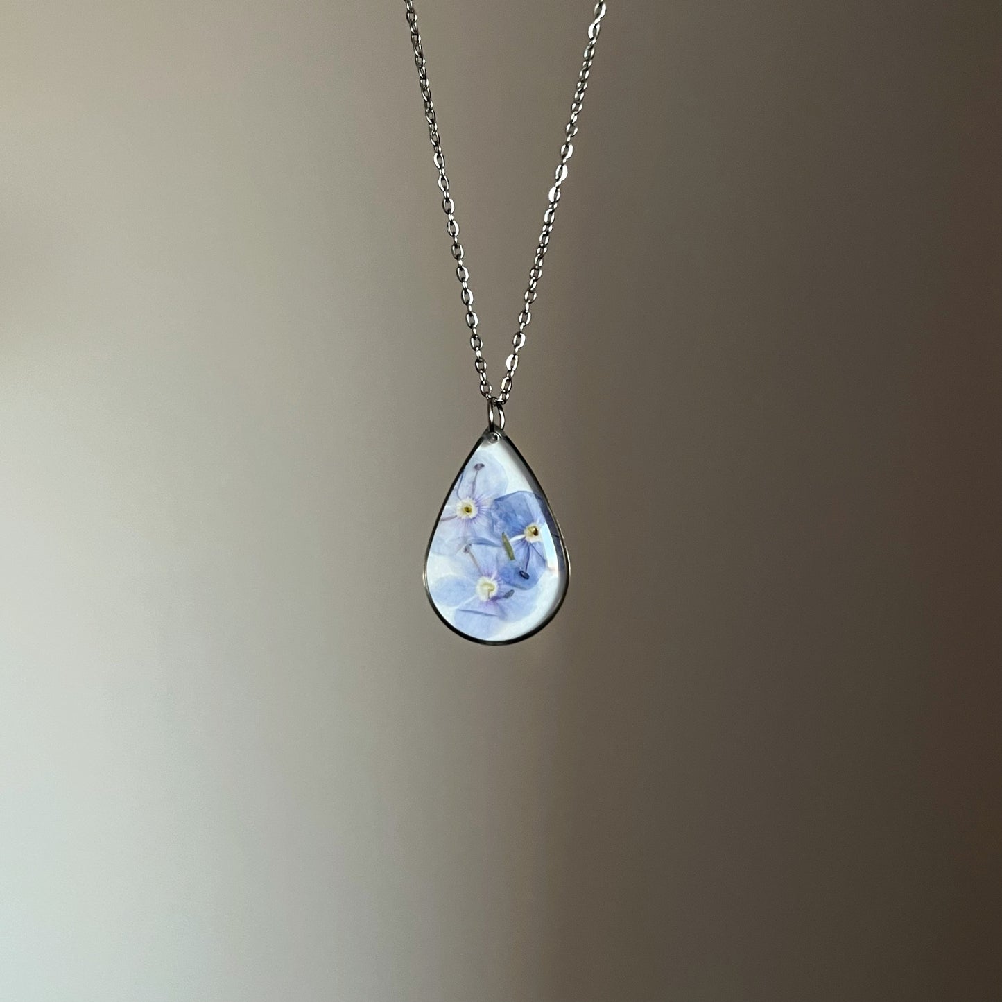 Veronica pendant