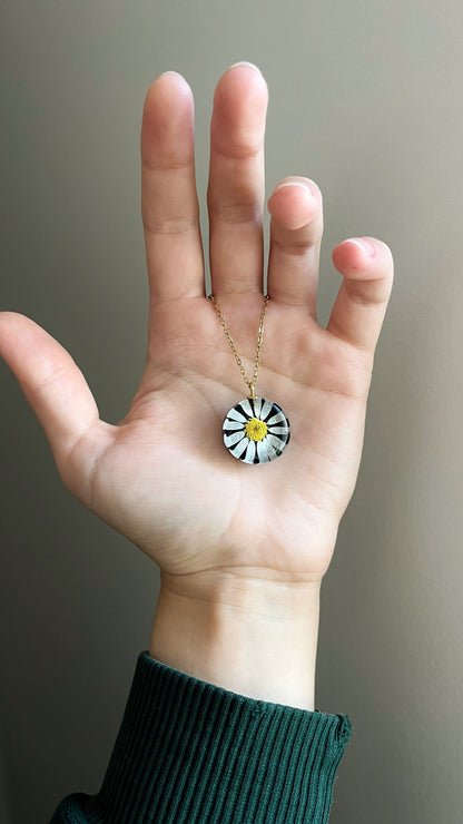 Daisy pendant