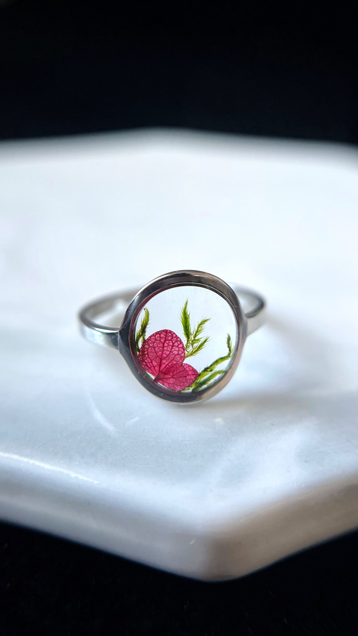 Hydrangea and moss ring