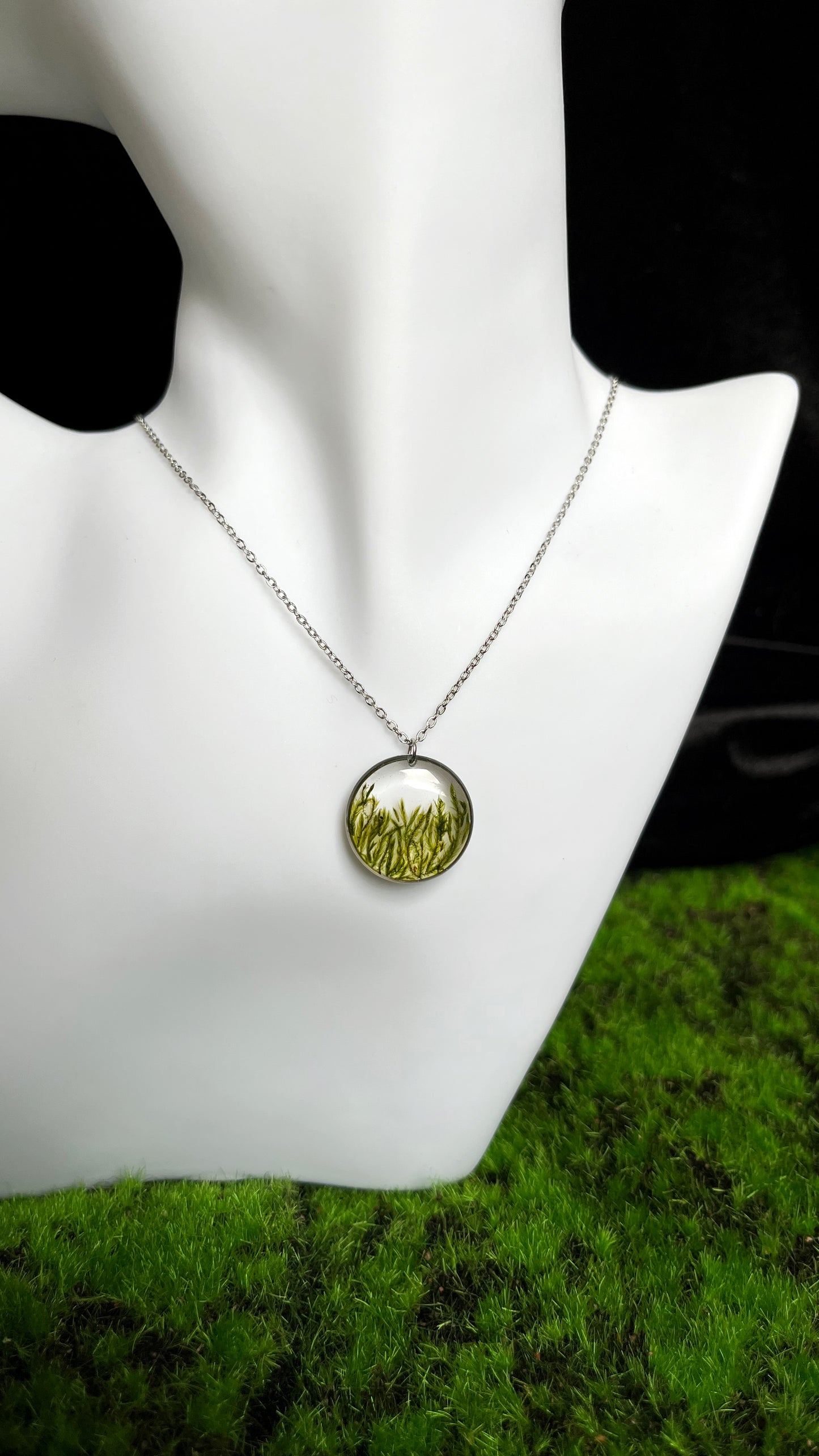 Moss pendant