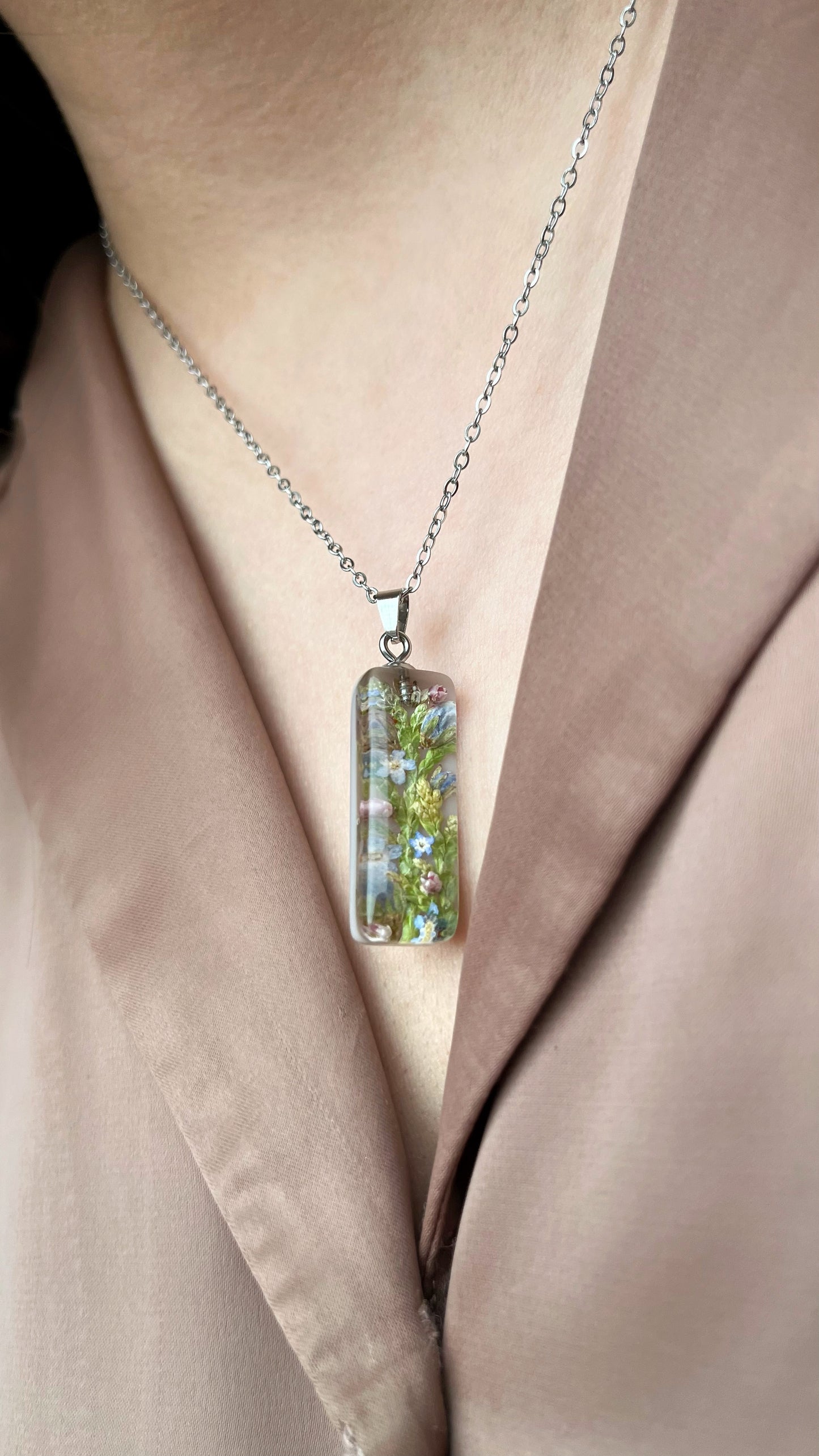 Mixed flower pendant