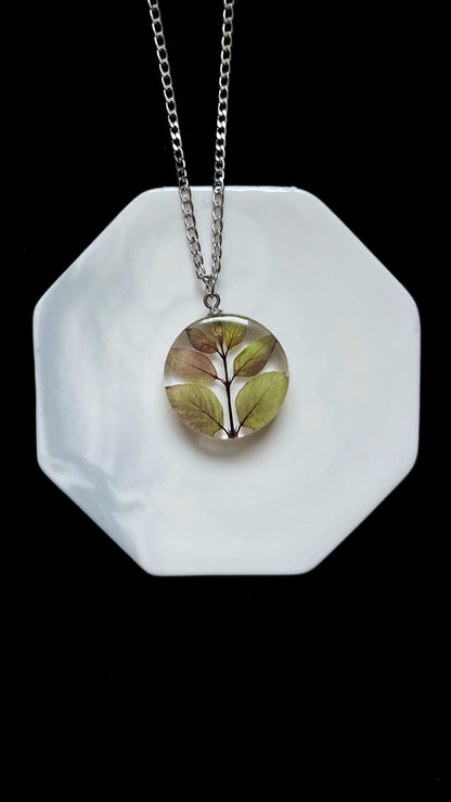 Unknown leaves pendant