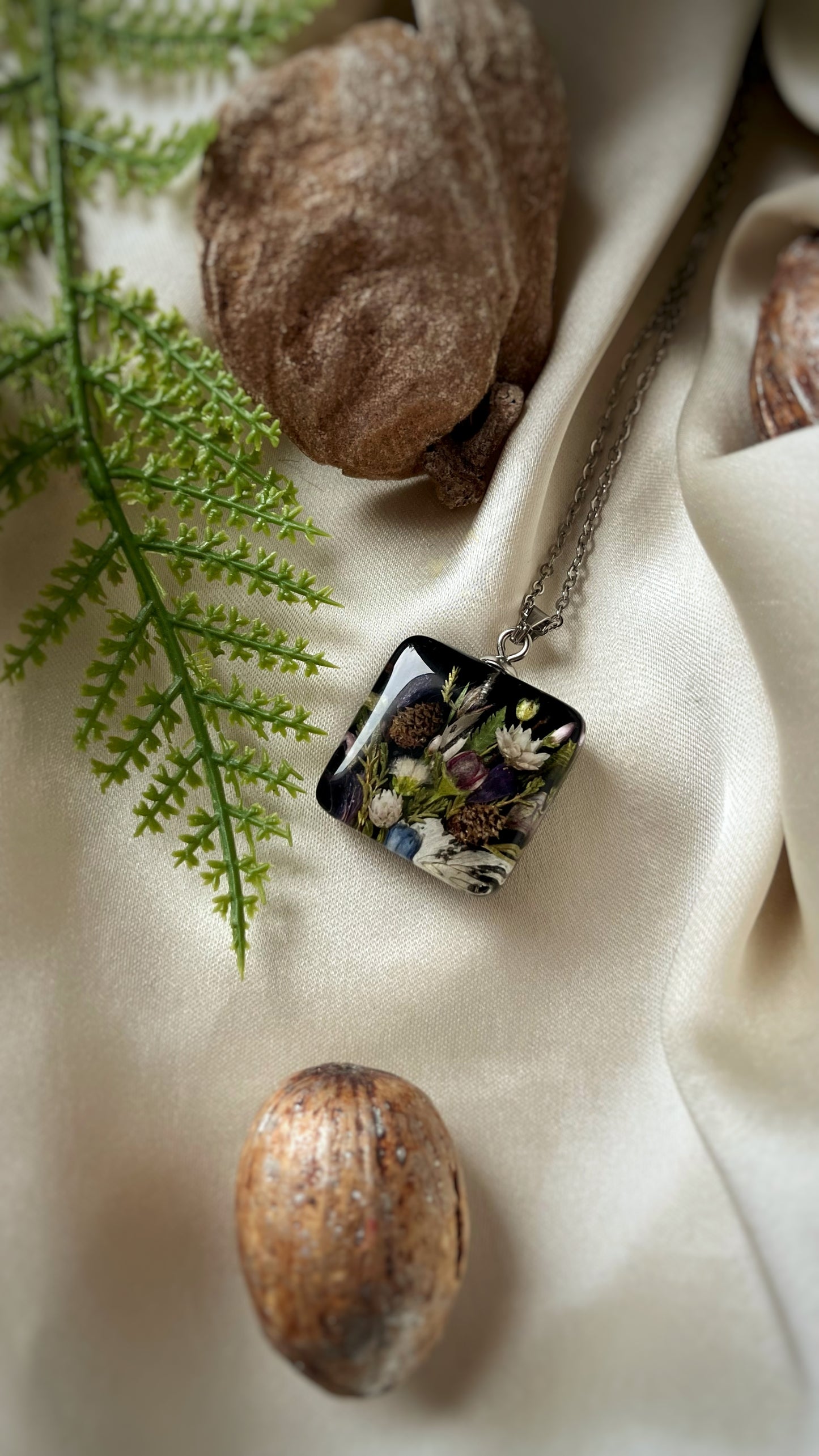 Mixed flower pendant