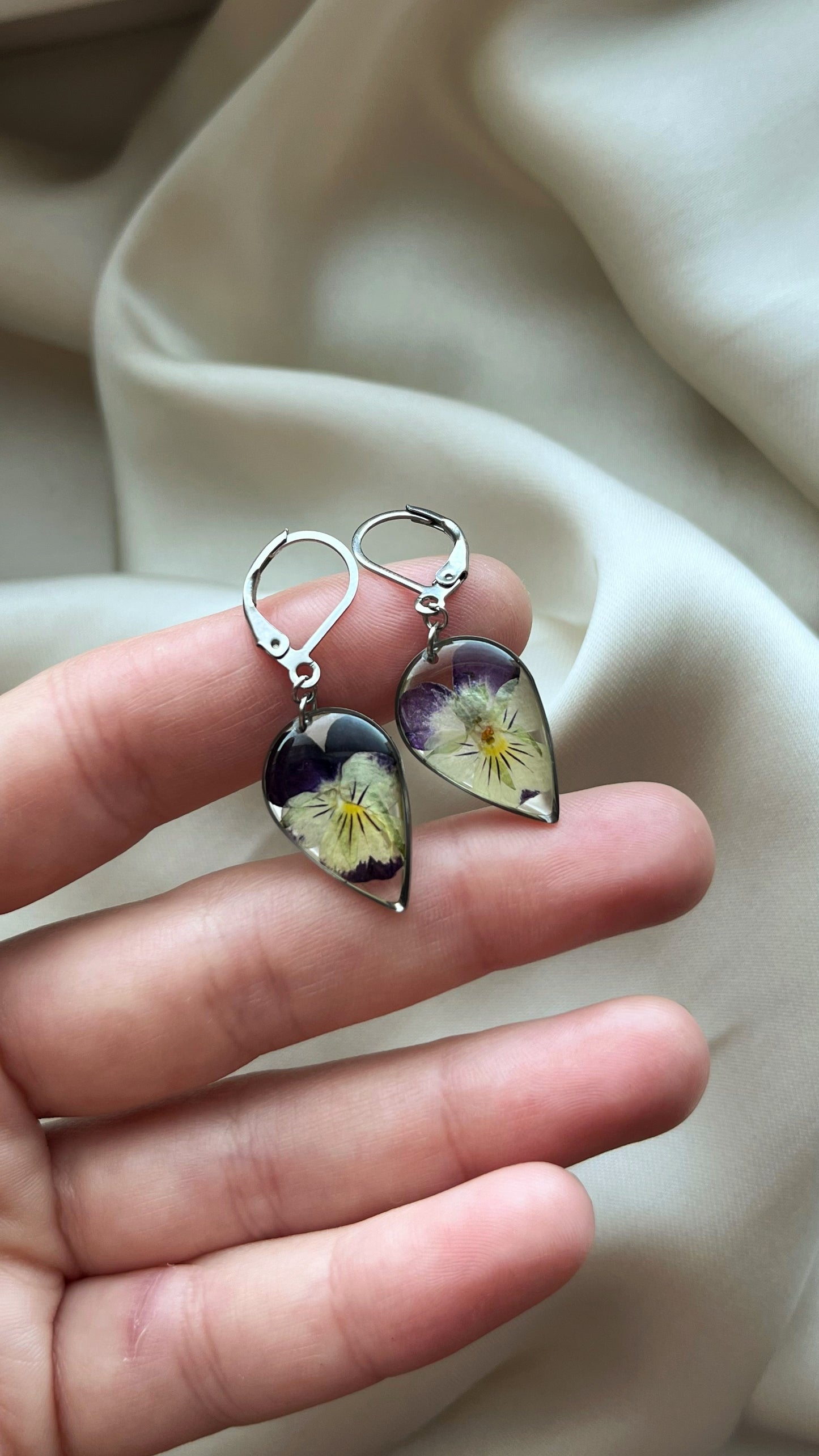 Violet earrings