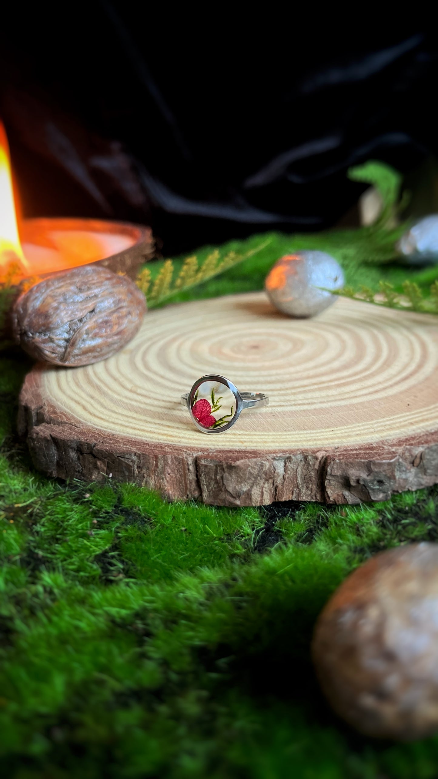 Hydrangea and moss ring