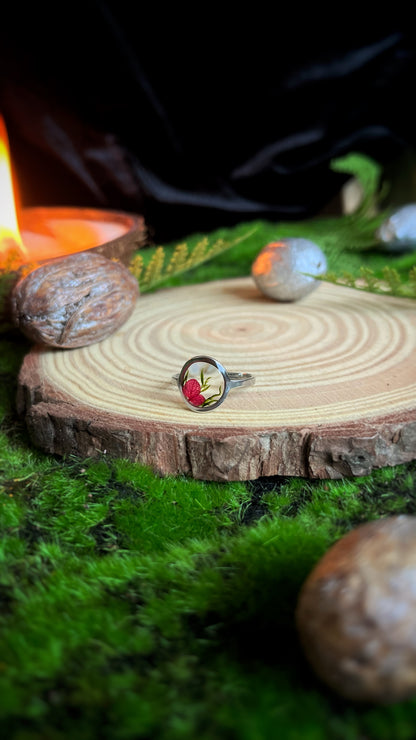 Hydrangea and moss ring