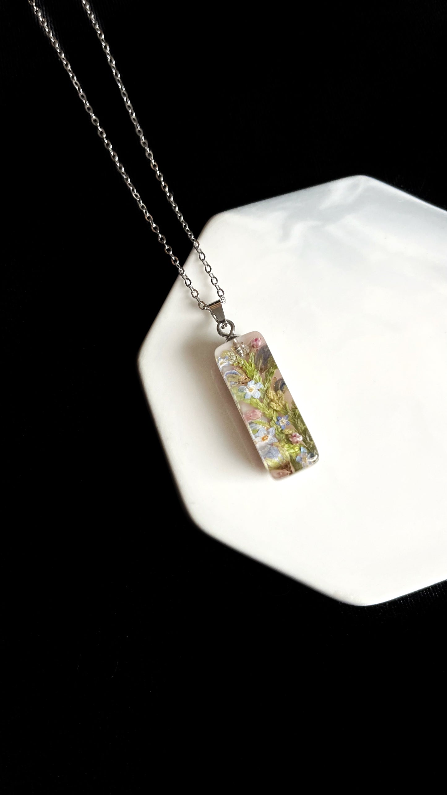Mixed flower pendant