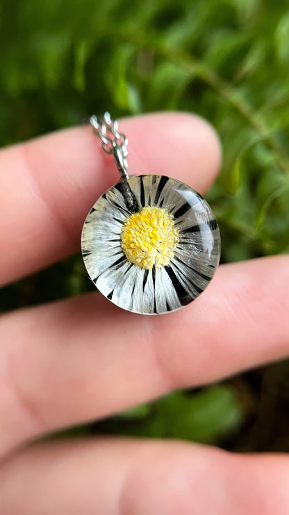 Daisy pendant