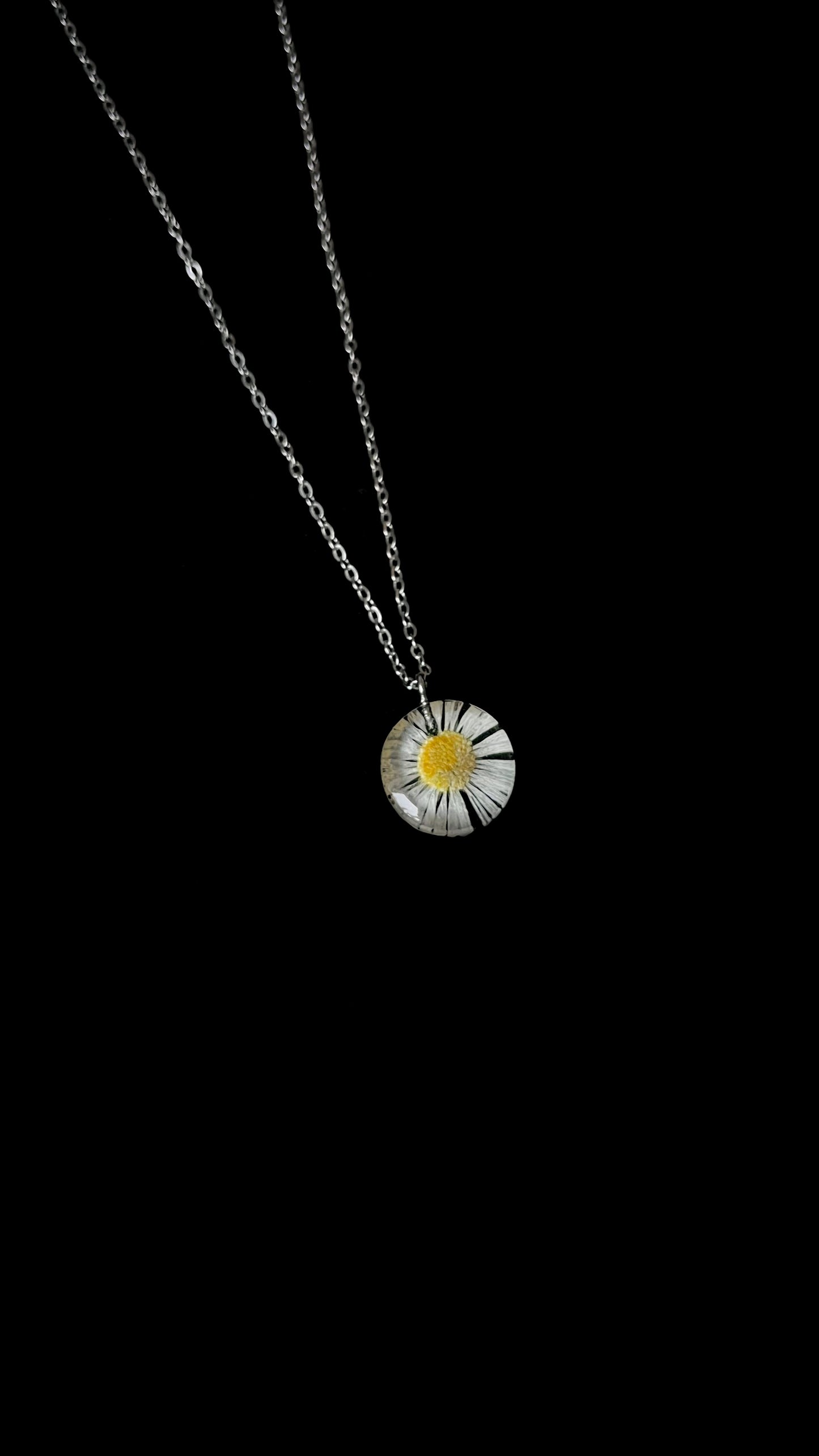 Daisy pendant