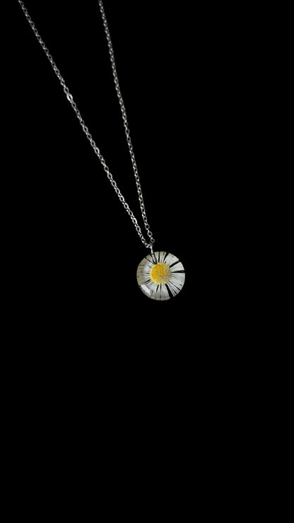 Daisy pendant