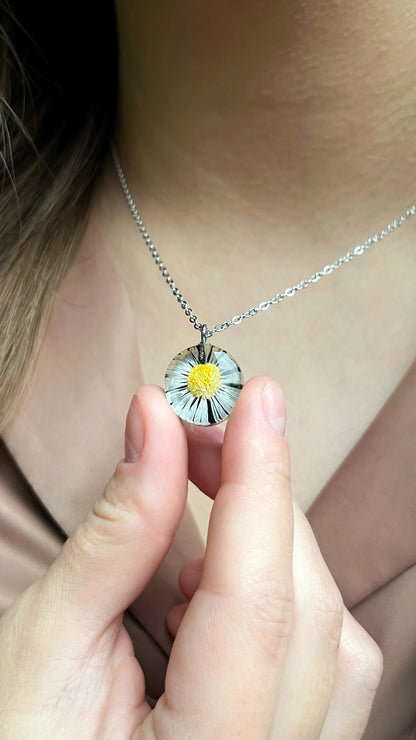 Daisy pendant