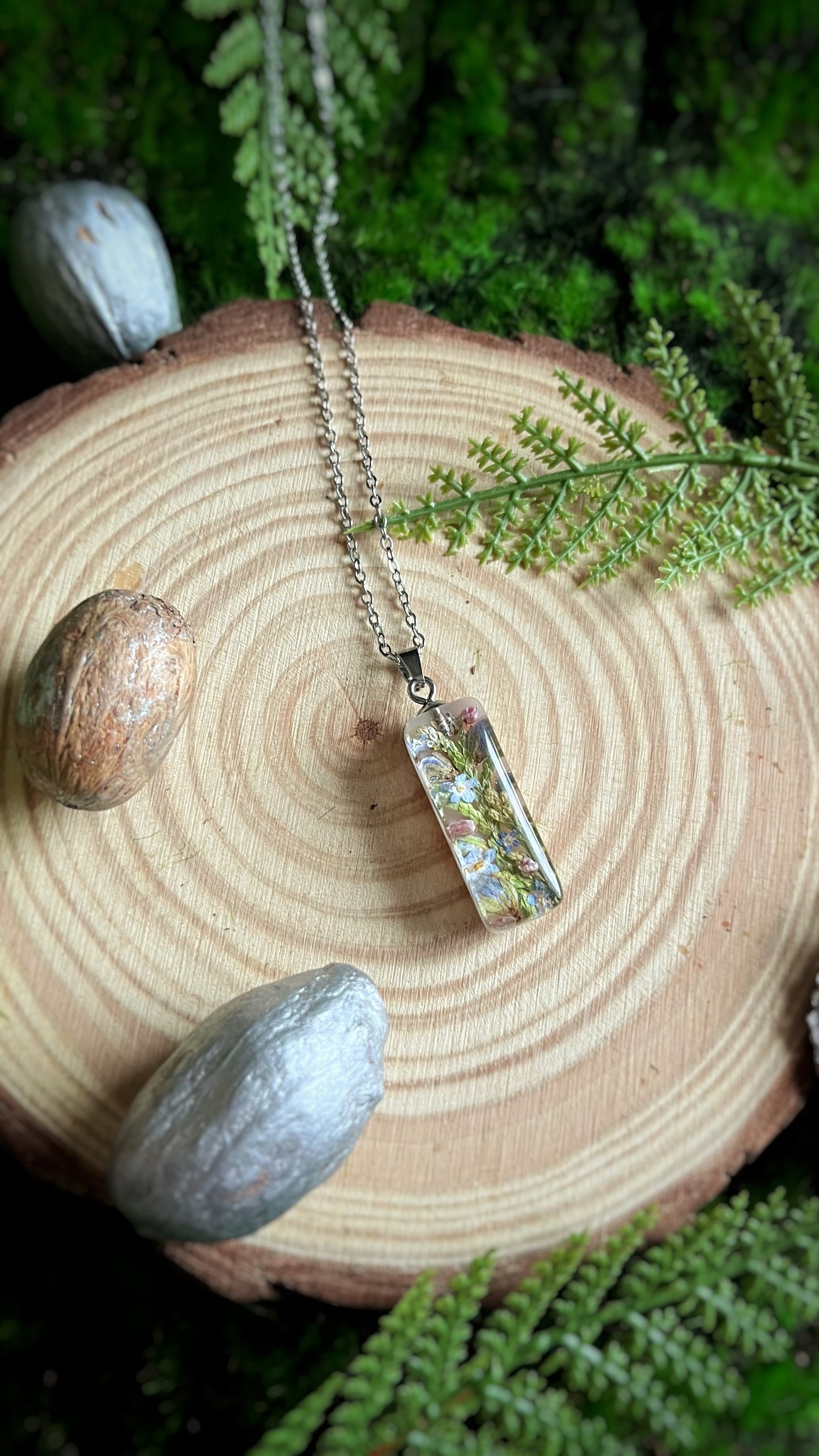 Mixed flower pendant