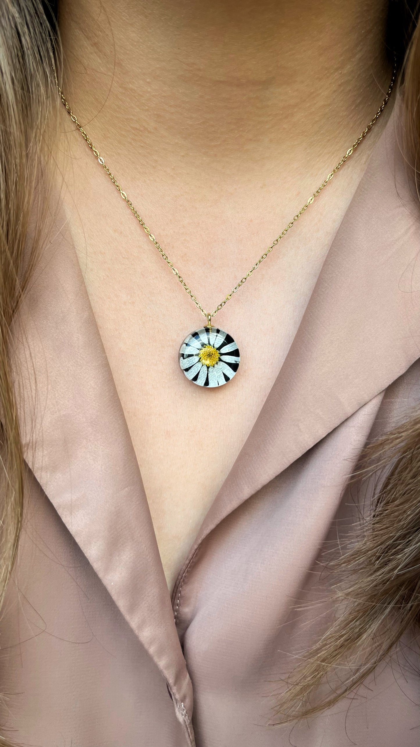 Daisy pendant