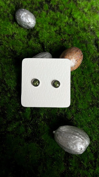 Ivy stud earrings