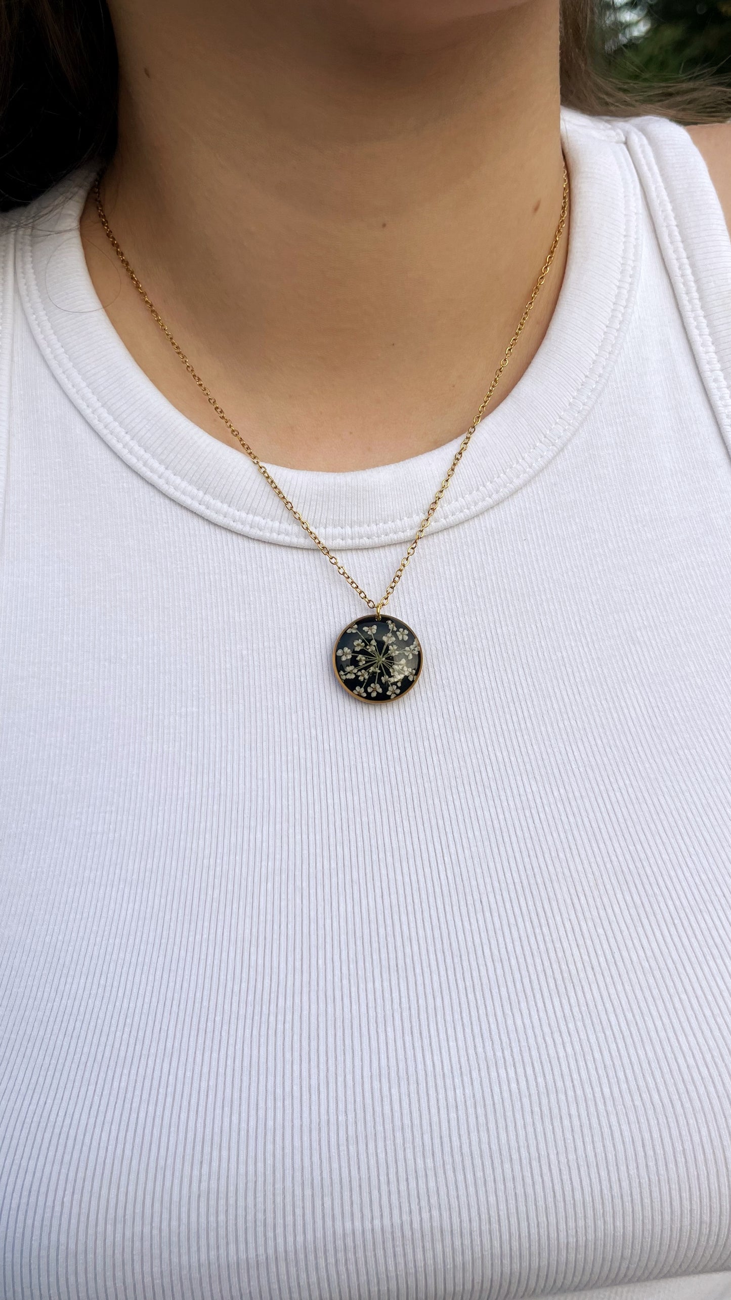 Ground elder pendant