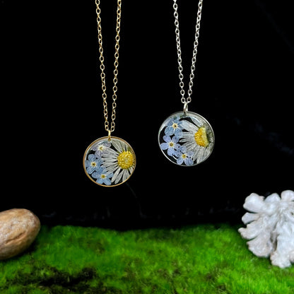 Daisy & forget-me-not pendant