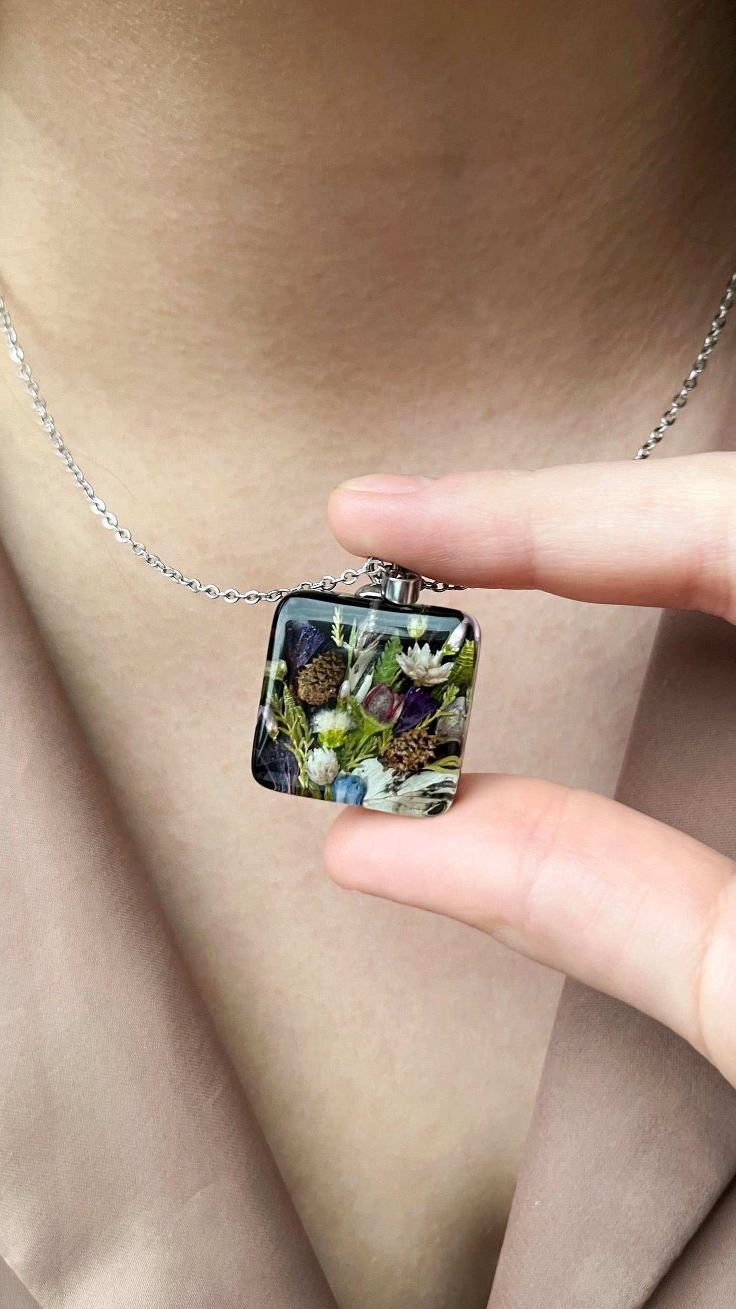 Mixed flower pendant