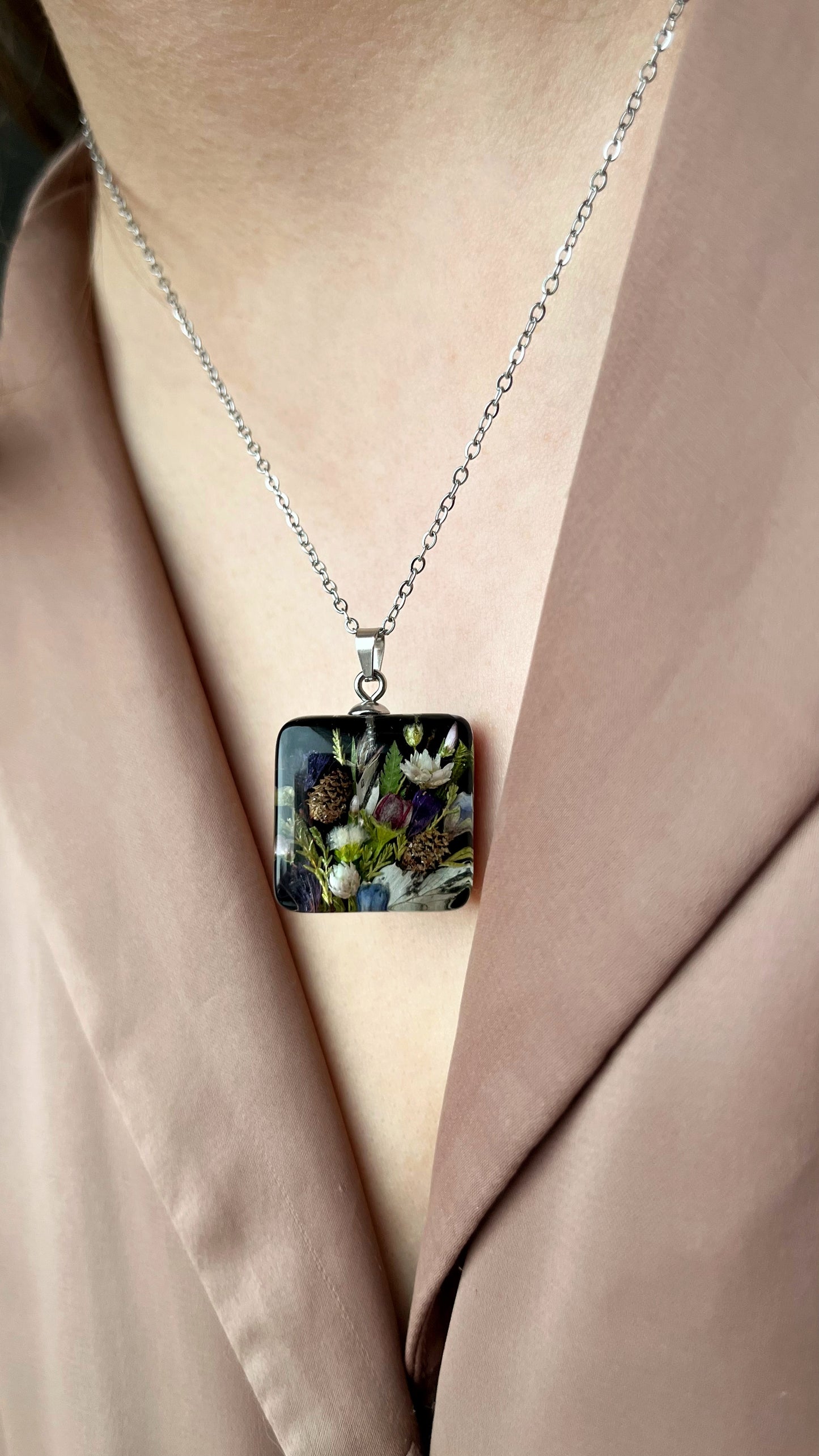 Mixed flower pendant