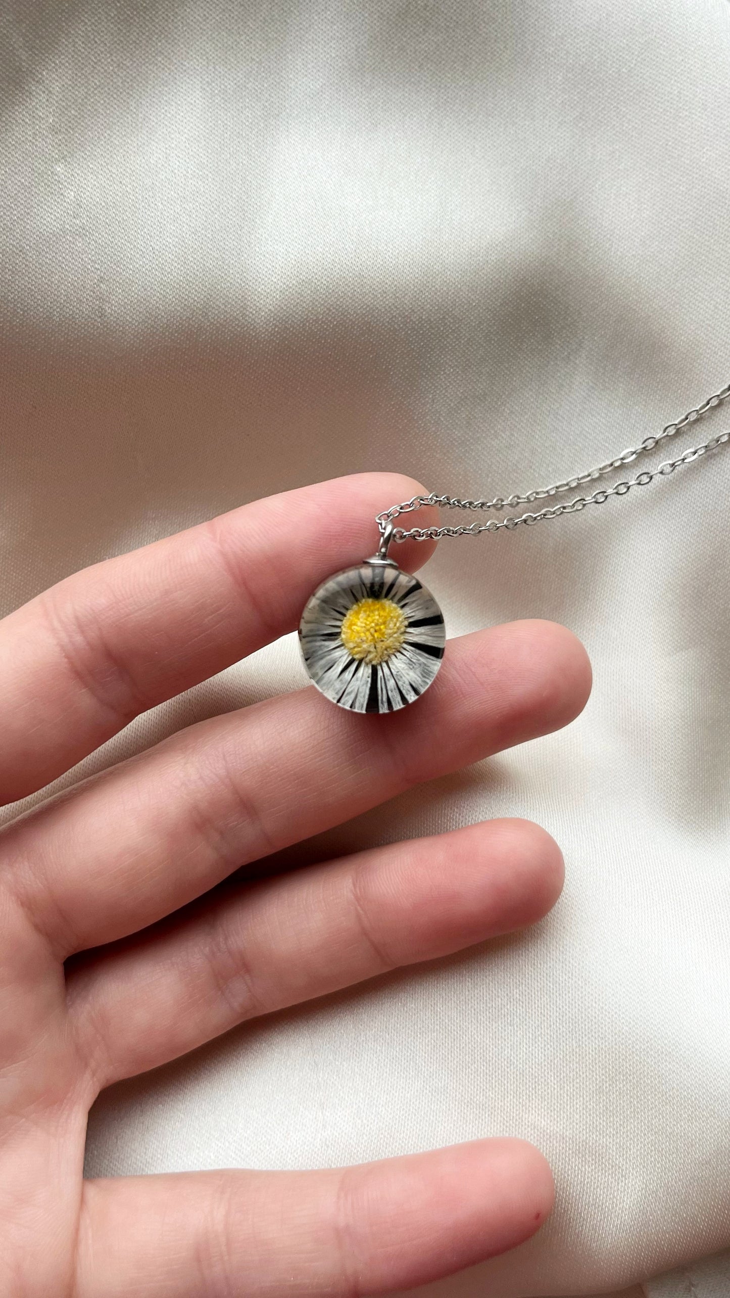 Daisy pendant