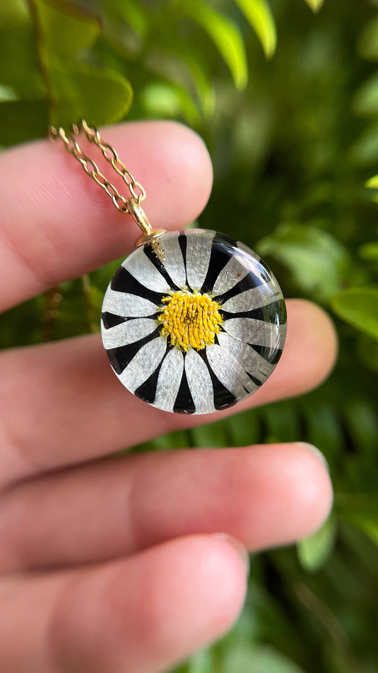 Daisy pendant