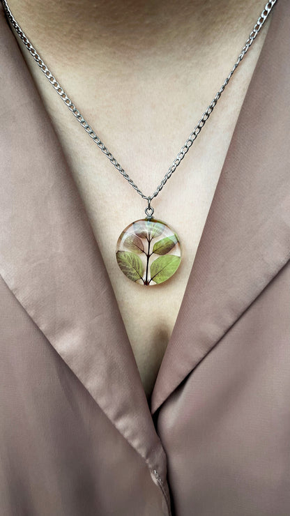 Unknown leaves pendant