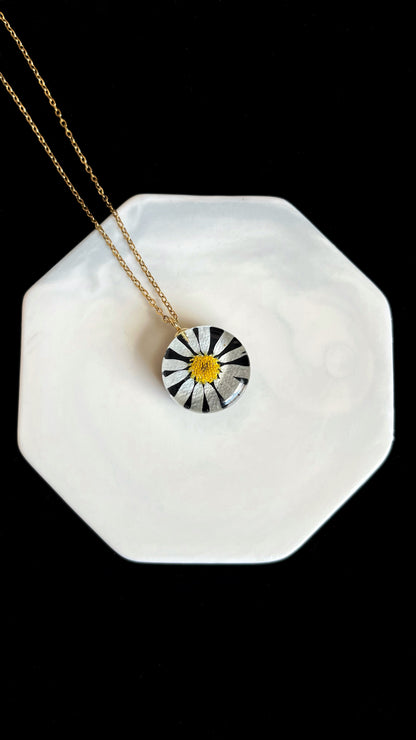 Daisy pendant